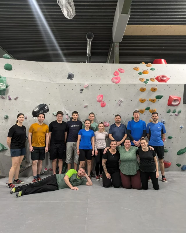Von der Tastatur an die Wand - wir waren Bouldern und haben gemeinsam neue Höhen erklommen. 🧗🏼‍♀️💪🏻

#künz #arbeitenbeikünz #afterwork #bouldern
